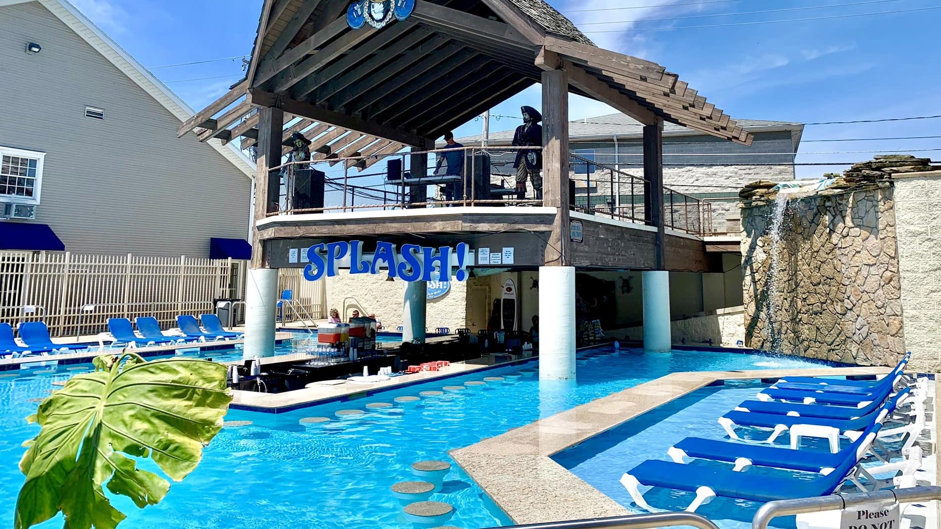 Grand Islander Hotel